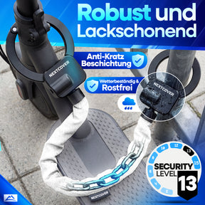 Nextcover Scooterschloss mit Anti-Kratz Beschichtung, wetterbeständigem Gehäuse und Security Level 13 montiert am E-Scooter und Pfosten