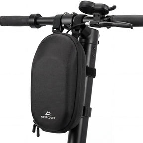 Nextcover E-Scooter Lenkertasche in Schwarz mit robustem Hartschalengehäuse und Klettverschluss zur Befestigung am Scooter Lenker