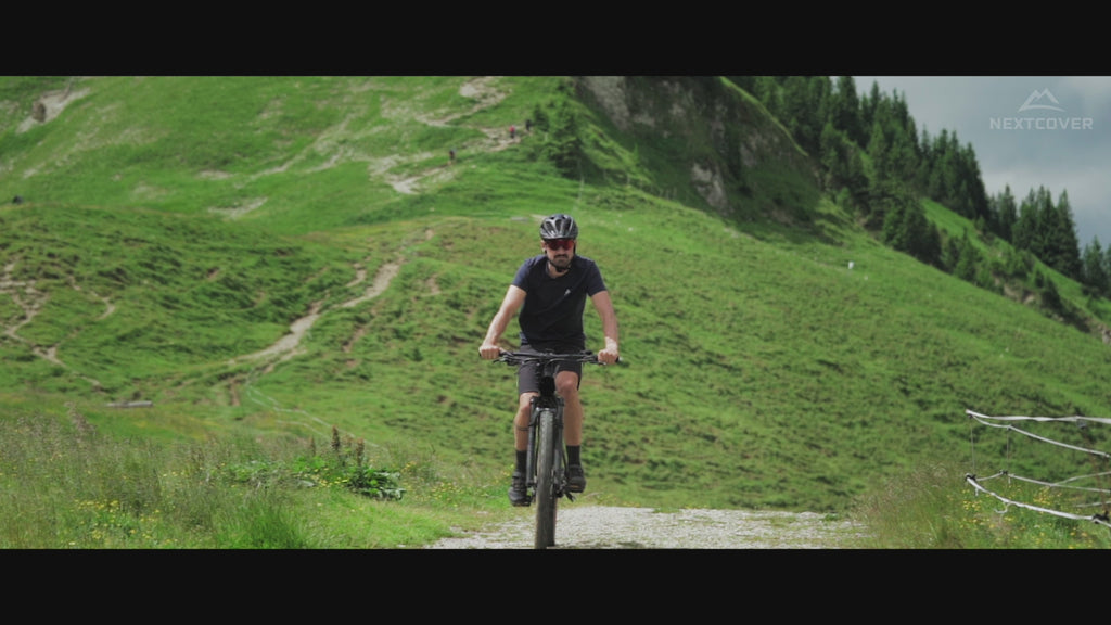 Produktvorstellungsvideo des Nextcover Fahrrad-Schutzblechs – zeigt spritzsicheren Rundumschutz für Vorder- und Hinterrad, innovative DualCore-Technologie, verstellbaren Winkel, universelle Passform für 24–29 Zoll Fahrräder und einfache Montage mit bombenfestem Halt – ideal für City, Trekking und MTB.